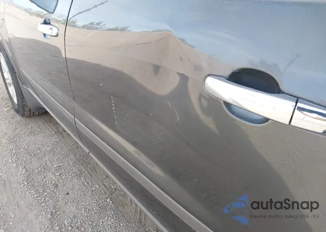 2011 Chevrolet Traverse Ls z USA, uszkodzony, nr VIN 1GNKVEED4BJ229093